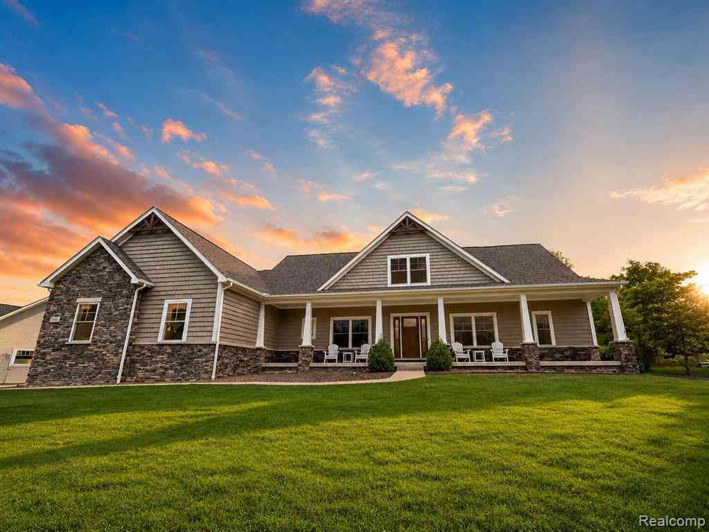 Homes For Sale - 11029 Ridge View Trail <br/> Fenton, MI 48430