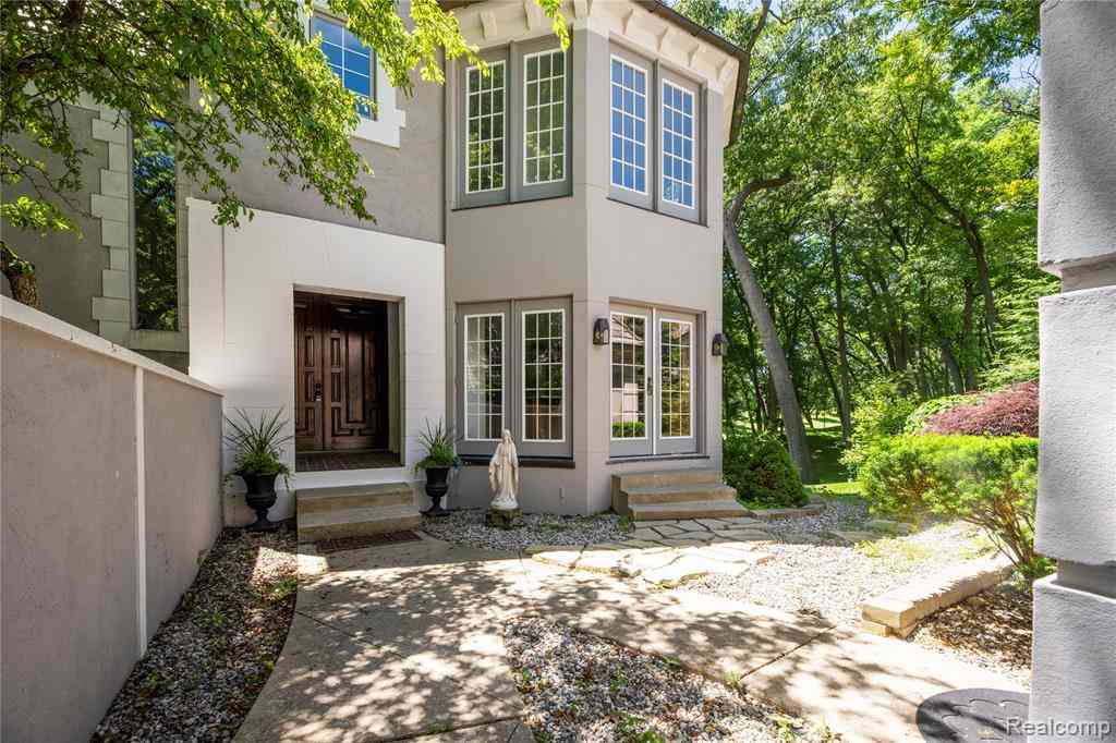 Condo For Sale - 5409 Bristol Parke Drive <br/> Clarkston, MI 48348