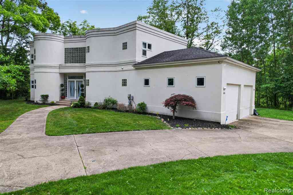 Homes For Sale - 4845 Bryn Mawr Drive <br/> Bloomfield Hills, MI 48301