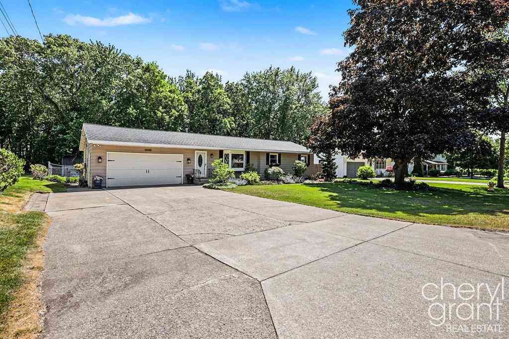 Homes For Sale - 15888 Vinecrest Avenue <br/> Spring Lake, MI 49456