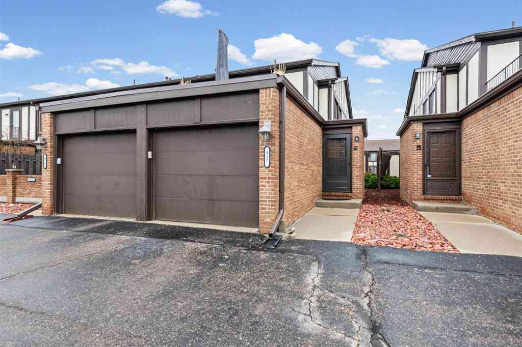 Condo For Sale - 417 Country Club Drive <br/> Saint Clair Shores, MI 48082