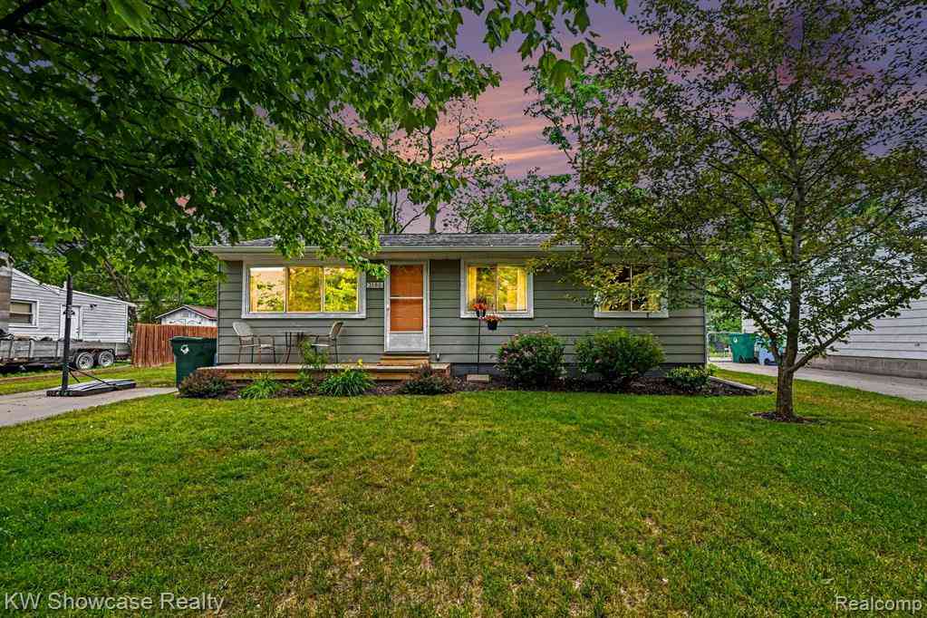 Homes For Sale - 3186 Roselawn Street <br/> Walled Lake, MI 48390
