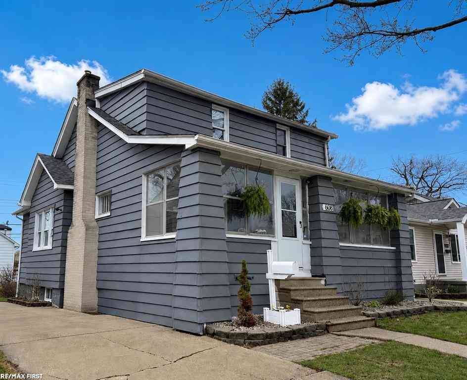 Homes For Sale - 608 S Edgeworth Avenue <br/> Royal Oak, MI 48067