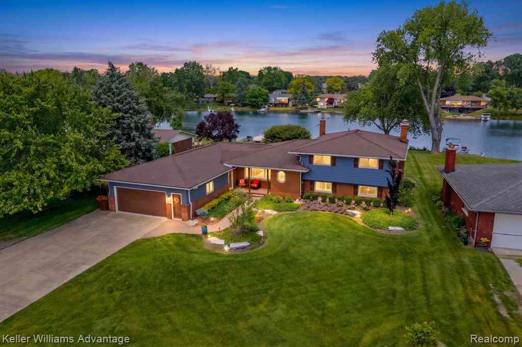 Homes For Sale - 9110 Sandy Ridge Drive <br/> White Lake, MI 48386