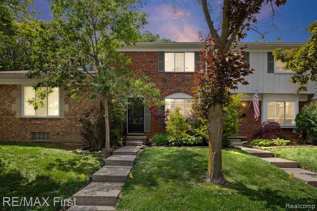 Condo For Sale - 4905 Coventry Street <br/> Royal Oak, MI 48073