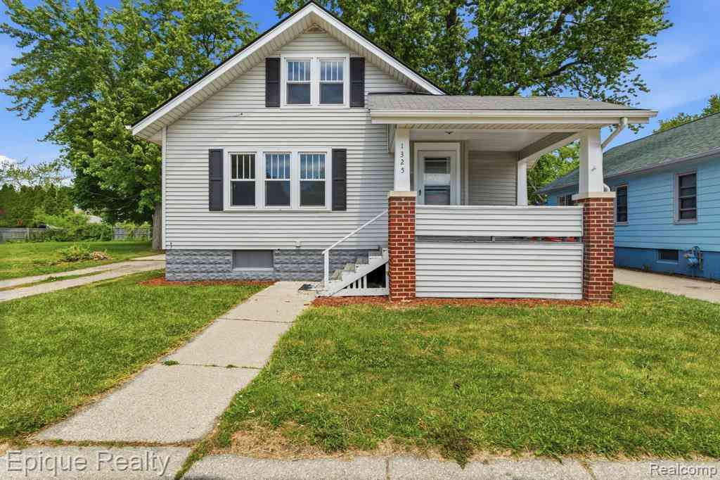 Homes For Sale - 1325 Oak Street <br/> Port Huron, MI 48060