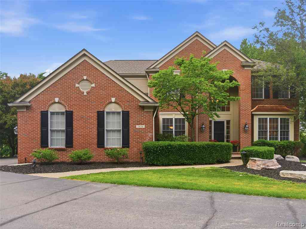 Homes For Sale - 5454 Creekmonte Drive <br/> Rochester, MI 48306