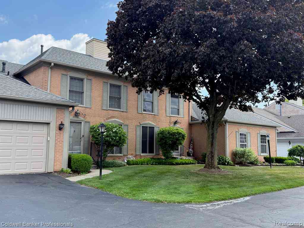 Condo For Sale - 33374 Jefferson Avenue <br/> Saint Clair Shores, MI 48082