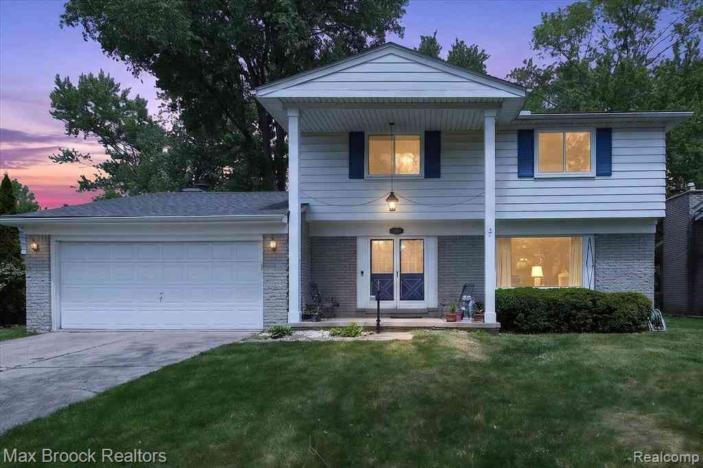 Homes For Sale - 30195 Pleasant Trail <br/> Southfield, MI 48076