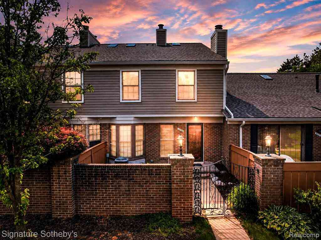 Condo For Sale - 22050 Edgewater   #371<br/> Novi, MI 48375