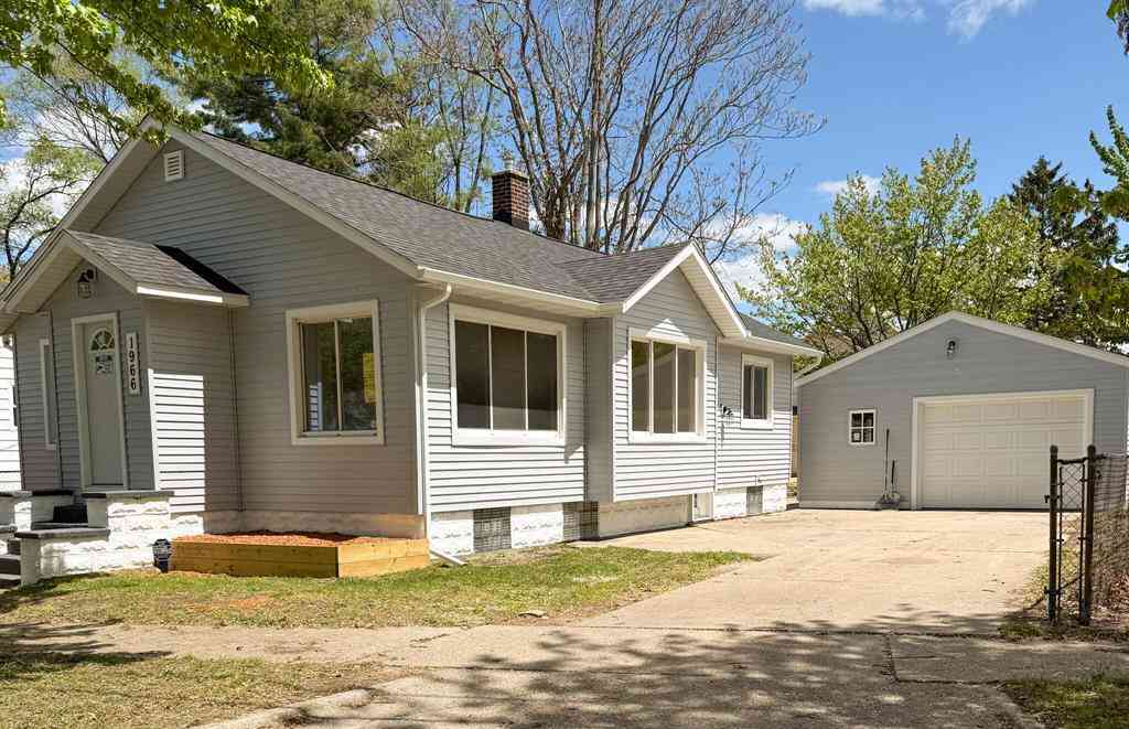 Homes For Sale - 1966 Terrace Street <br/> Muskegon, MI 49442