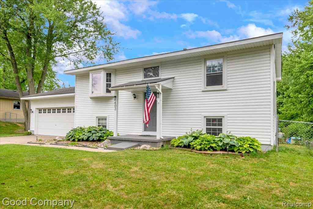 Homes For Sale - 403 Donna Drive <br/> Lenawee County, Clinton, MI 49236