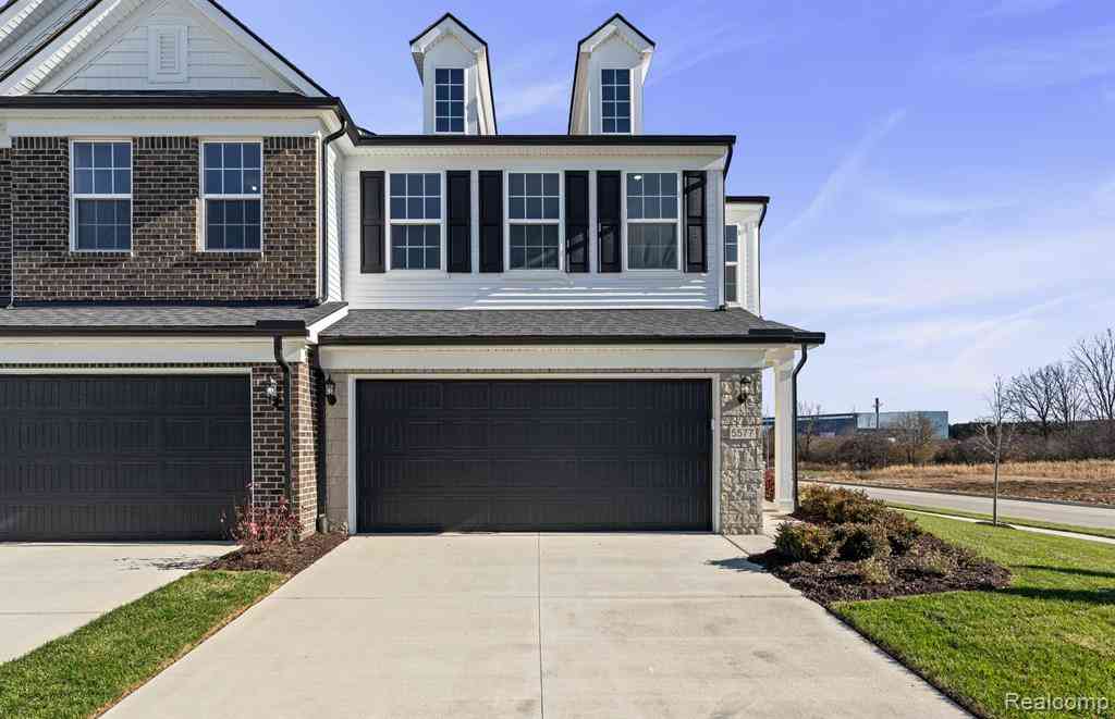 Condo For Sale - 5576 E Spaniel Drive <br/> Ann Arbor, MI 48108