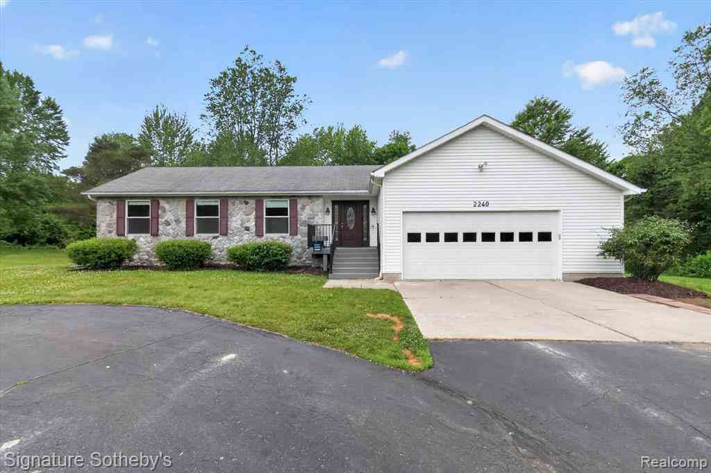 Homes For Sale - 2240 Hidden Lake Trail <br/> Ortonville, MI 48462