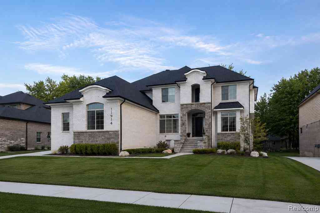 Homes For Sale - 11914 N Encore Court S S<br/> Macomb County, Shelby Twp, MI 48315