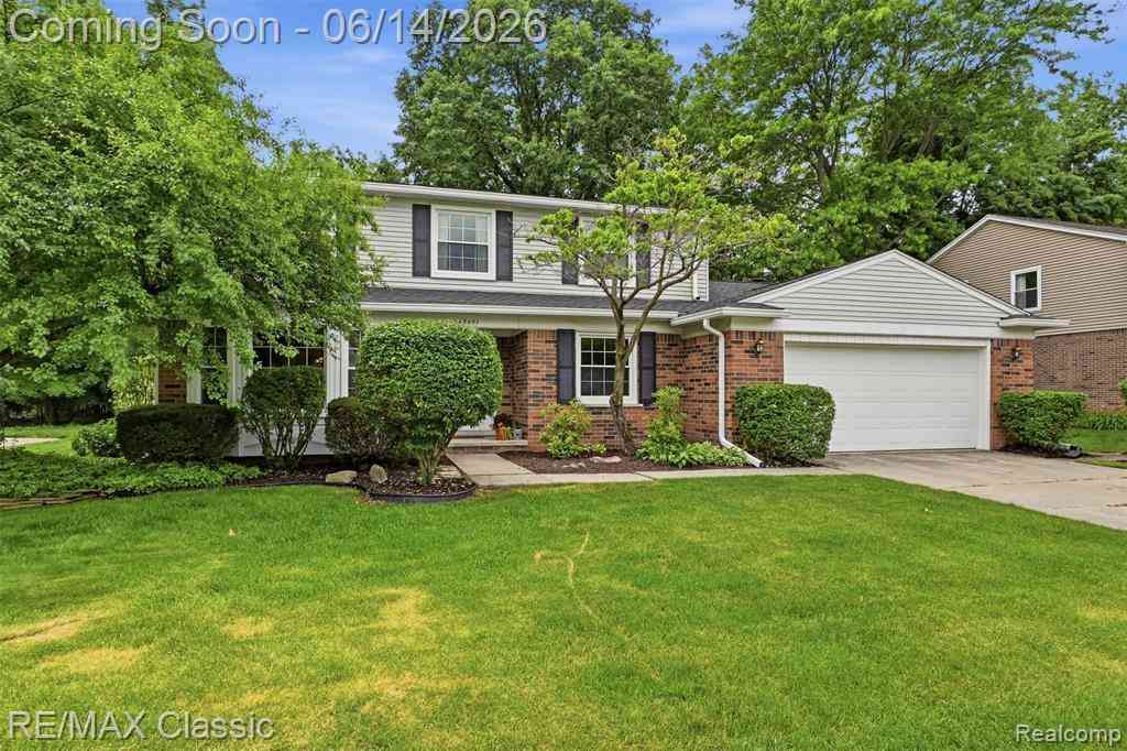 Homes For Sale - 45451 Woodleigh Way <br/> Wayne County, Plymouth, MI 48170