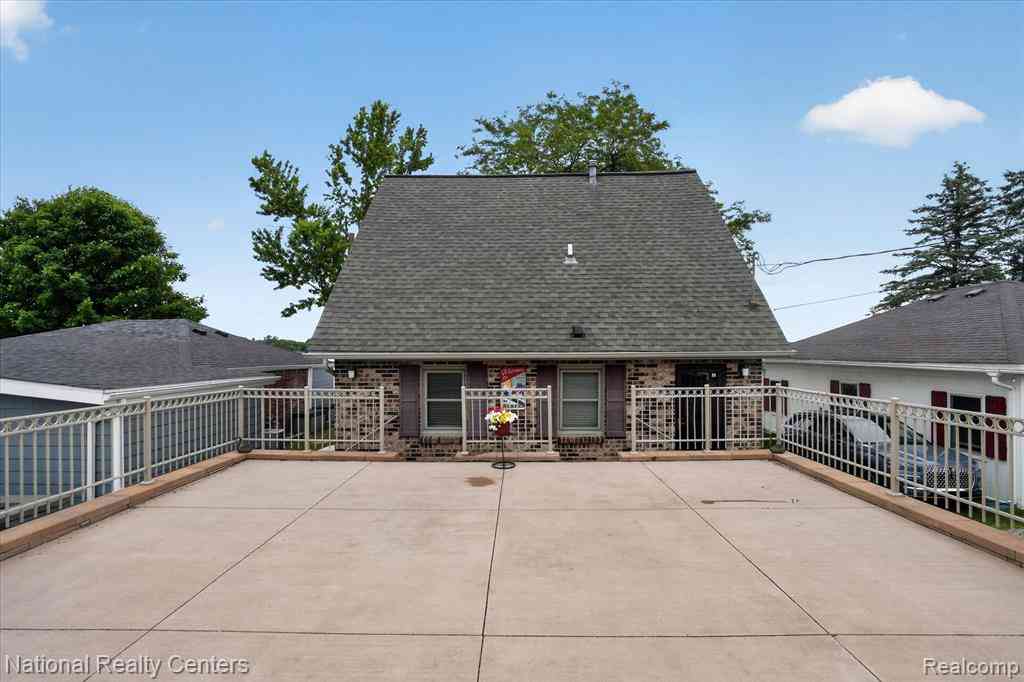 Homes For Sale - 9450 Dexter Pinckney Road <br/> Washtenaw County, Pinckney, MI 48169