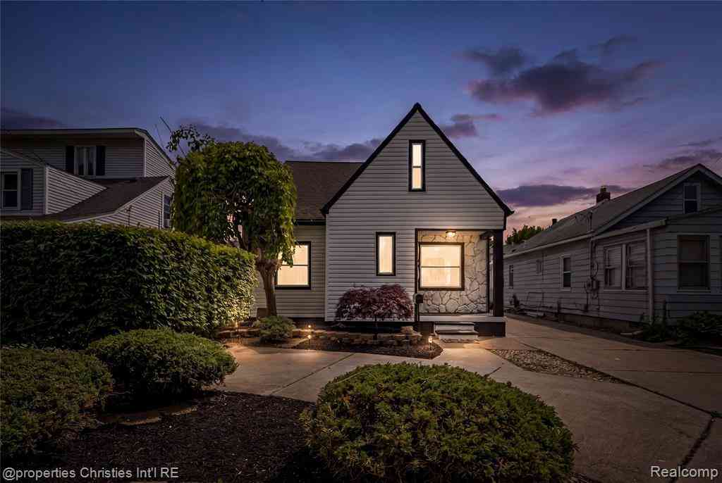 Homes For Sale - 22502 Beach Street <br/> Macomb County, Saint Clair Shores, MI 48081