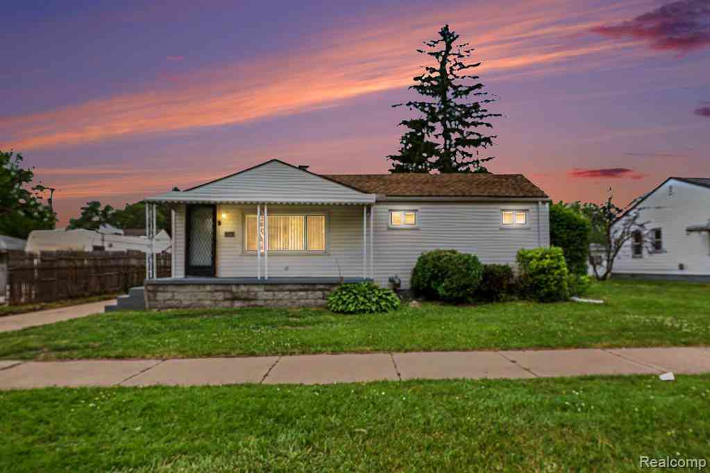 Homes For Sale - 25383 Lawn Street <br/> Macomb County, Roseville, MI 48066