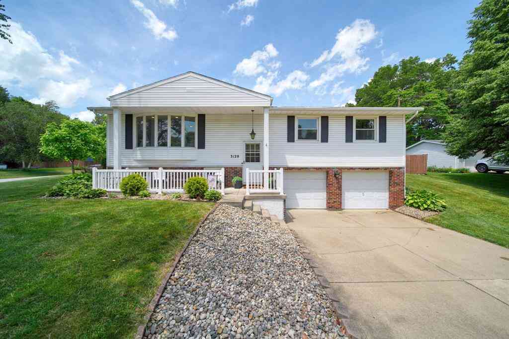 Homes For Sale - 3128 Fawn Lane <br/> Jackson, MI 49201