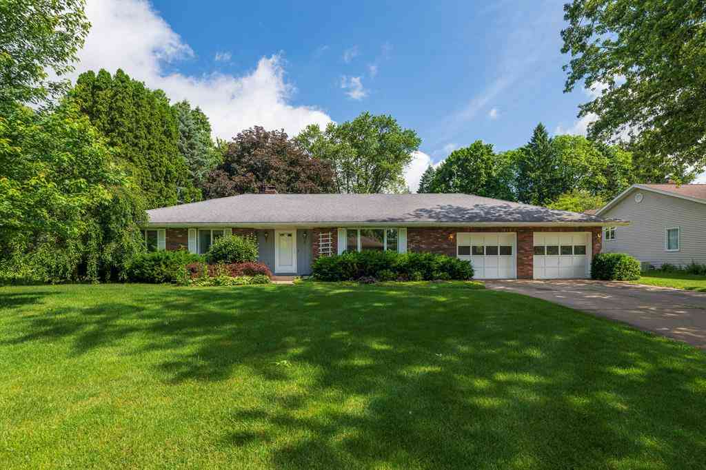 Homes For Sale - 6124 Old Log Trail <br/> Kalamazoo, MI 49009