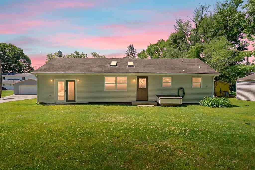 Homes For Sale - 32851 Lake Drive <br/> Van Buren County, Lawton, MI 49065