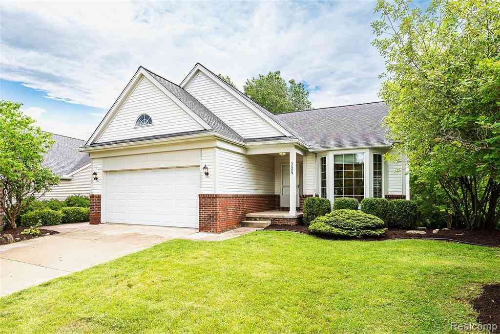 Homes For Sale - 7509 Lake Street <br/> Washtenaw County, Dexter, MI 48130