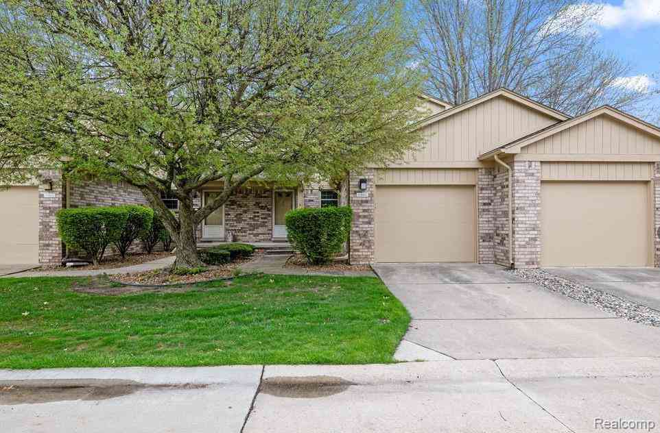 Condo For Sale - 41460 Janet Circle <br/> Clinton Township, MI 48038
