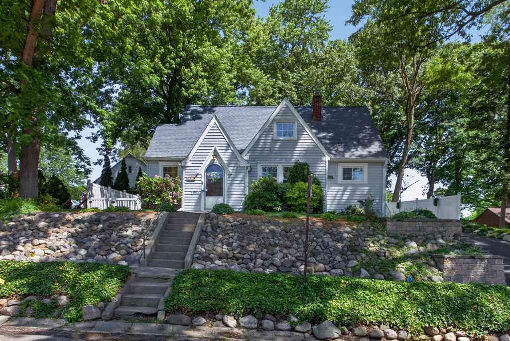 Homes For Sale - 732 Lawrence Street <br/> Jackson, MI 49203