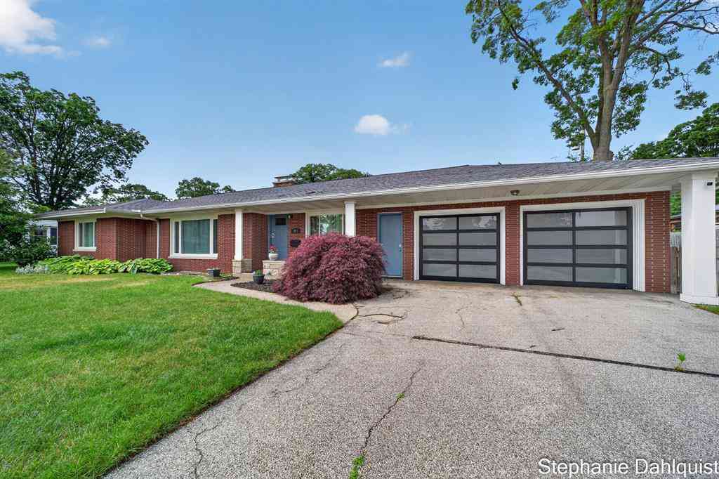 Homes For Sale - 621 E Sunset Drive <br/> Muskegon County, North Muskegon, MI 49445