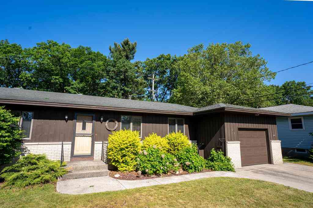 Homes For Sale - 3127 Haverhill Court <br/> Muskegon, MI 49441