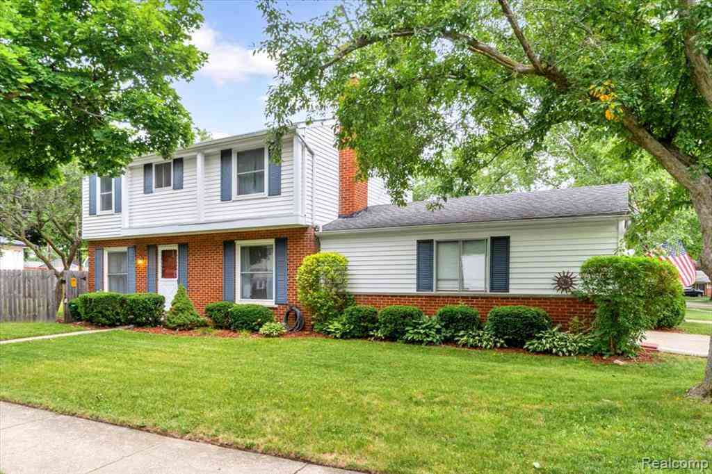 Homes For Sale - 665 Langley Boulevard <br/> Clawson, MI 48017