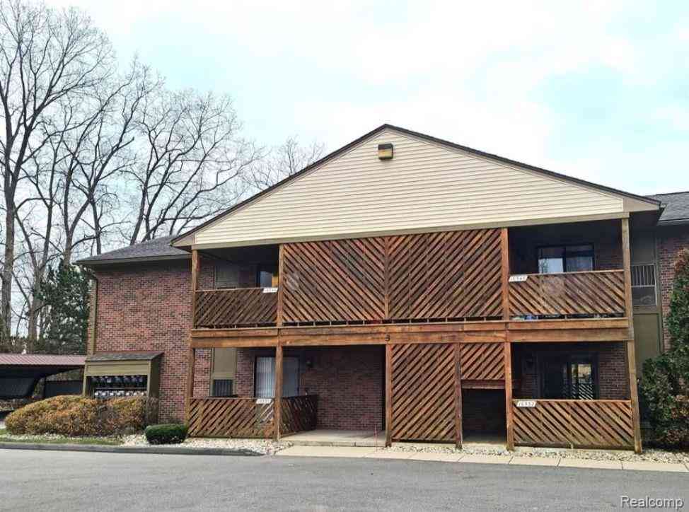 Condo For Sale - 16544 Clarkson Drive  #36<br/> Fraser, MI 48026