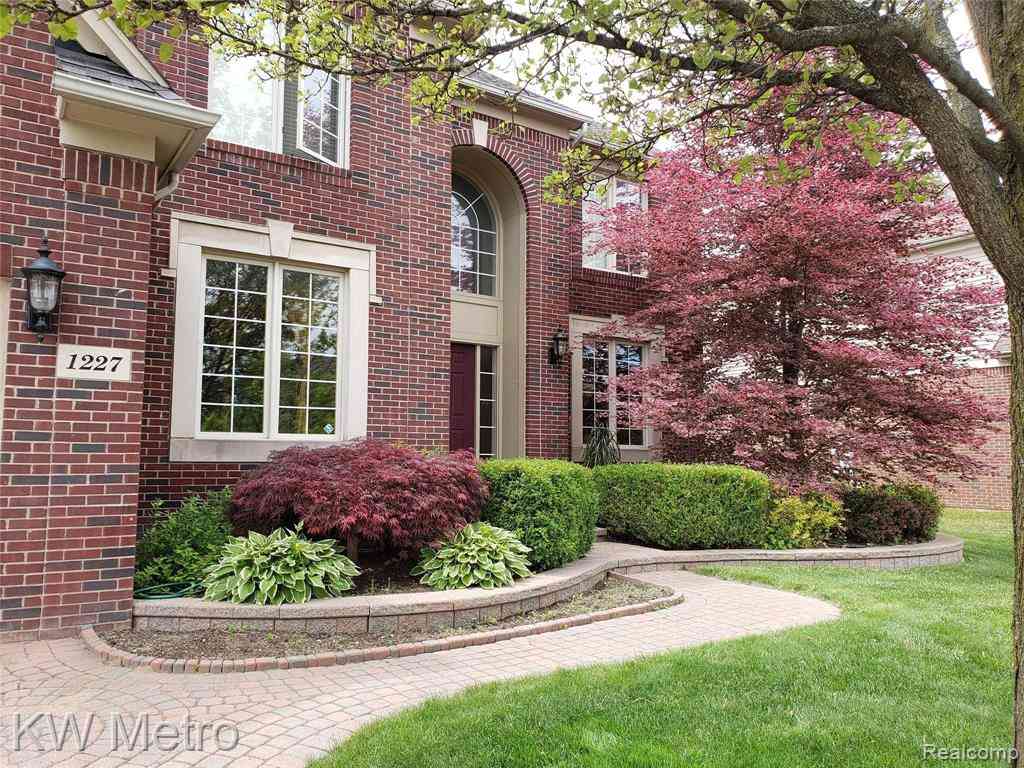 Homes For Rent - 1227 Letica Drive <br/> Rochester, MI 48307