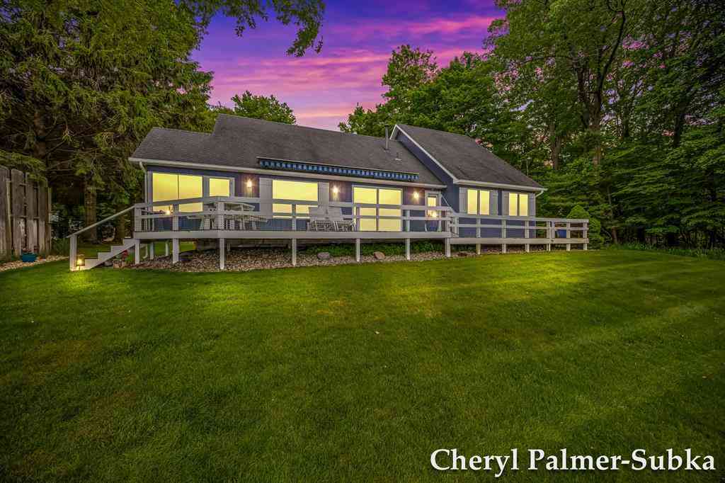 Homes For Sale - 8409 Chuckanut Drive <br/> Muskegon County, Montague, MI 49437