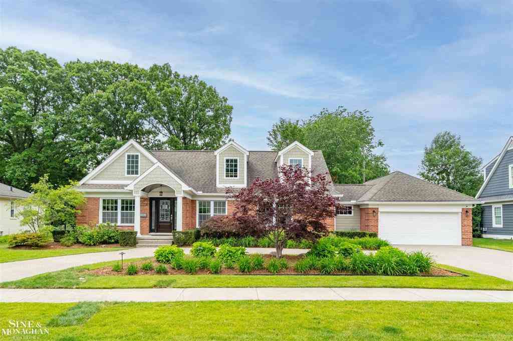 Homes For Sale - 1061 N Renaud Road <br/> Grosse Pointe Woods, MI 48236