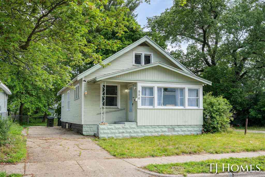 Homes For Sale - 926 Emerson Avenue <br/> Muskegon, MI 49442
