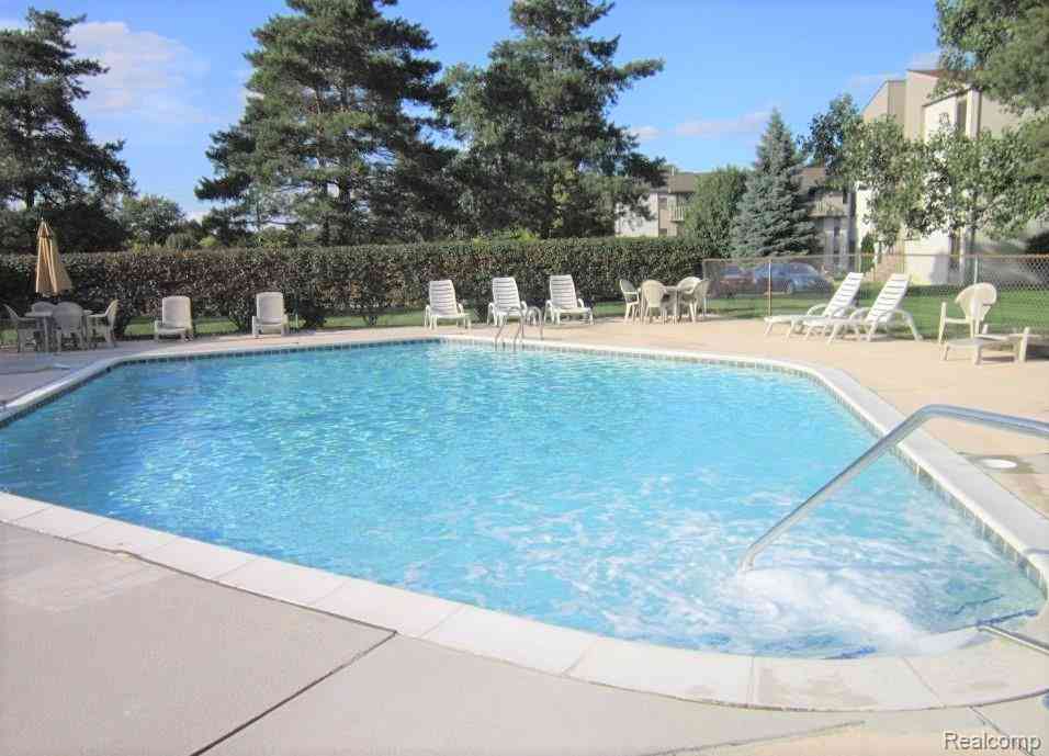 Condo For Rent - 31993 W 12 Mile Rd Unit 311  <br/> Farmington Hills, MI 48334