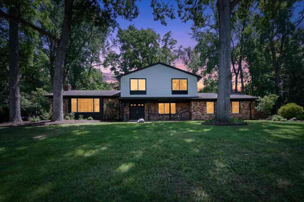 Homes For Sale - 2049 Shore Hill Drive <br/> West Bloomfield, MI 48323
