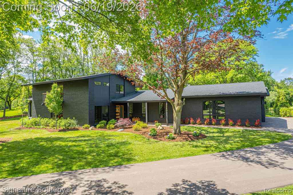 Homes For Sale - 4340 Charing Cross Road <br/> Bloomfield Hills, MI 48304