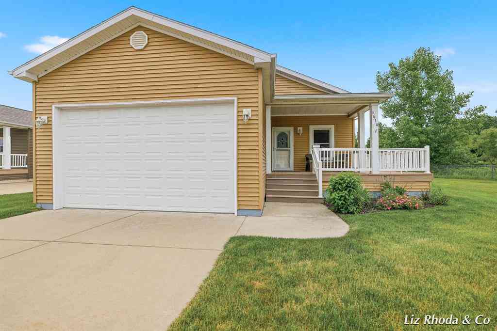Homes For Sale - 5610 Kingsley Drive Ne NE<br/> Kent County, Rockford, MI 49341