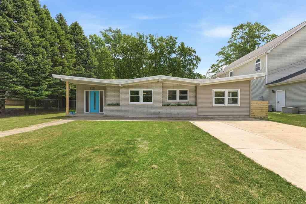Homes For Sale - 815 W Detroit Street <br/> Berrien County, New Buffalo, MI 49117