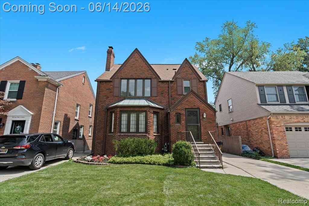 Homes For Sale - 312 Mckinley Avenue <br/> Grosse Pointe Farms, MI 48236