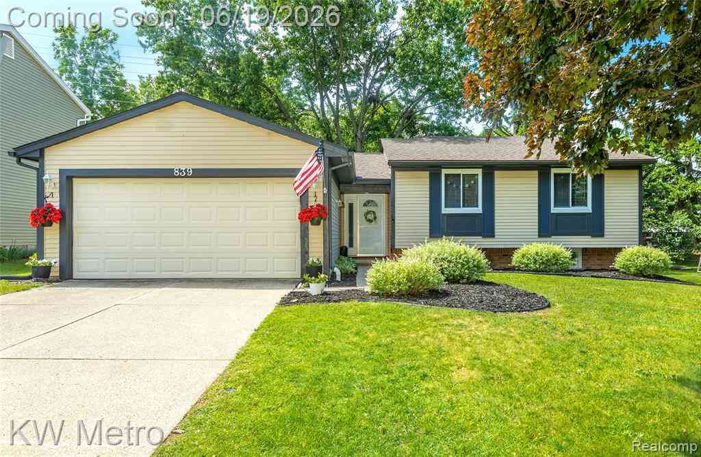 Homes For Sale - 839 Dressler Lane <br/> Rochester, MI 48307