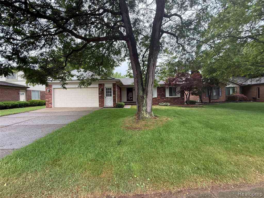 Homes For Sale - 14322 Four Lakes Drive <br/> Sterling Heights, MI 48313