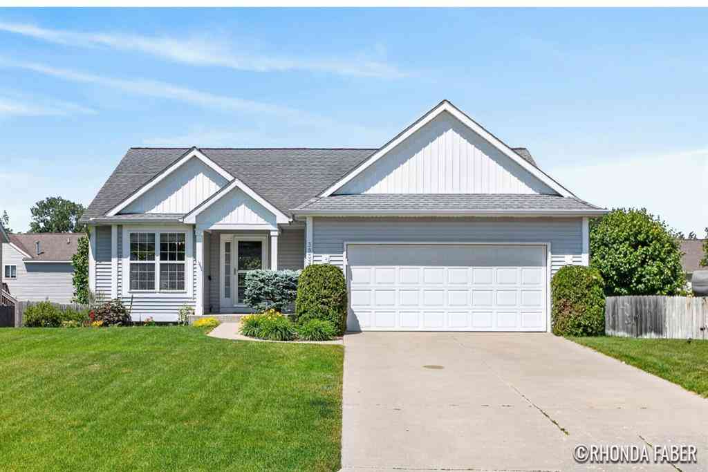 Homes For Sale - 3933 Spruce Lane <br/> Holland, MI 49424