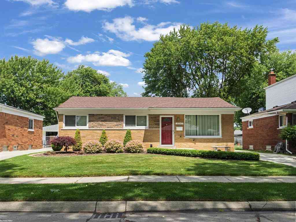 Homes For Sale - 20343 Ardmore Park Street <br/> Saint Clair Shores, MI 48081