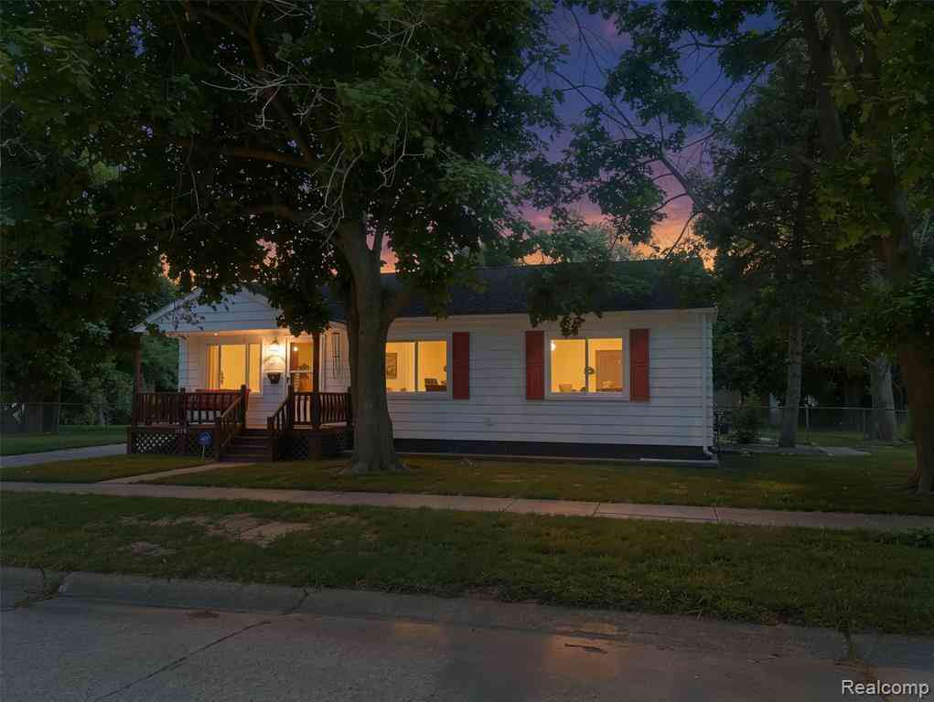 Homes For Sale - 3918 Whitney Avenue <br/> Flint, MI 48532