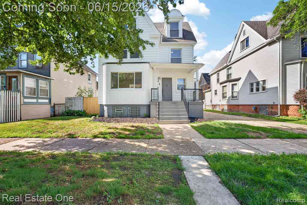 Homes For Sale - 255 Poplar Street <br/> Wyandotte, MI 48192