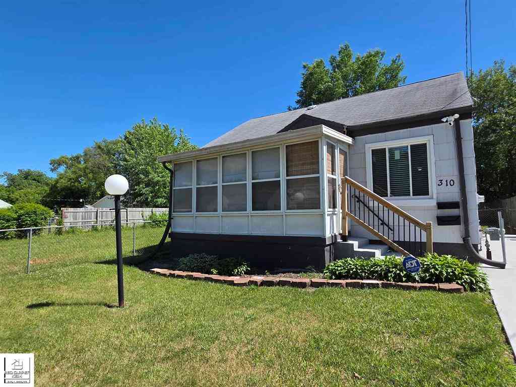 Homes For Sale - 310 E Lyndon Avenue <br/> Flint, MI 48505